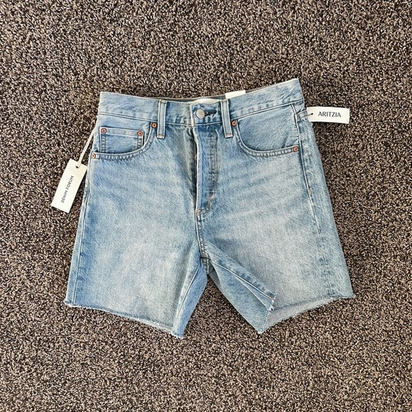 Aritzia Denim Forum The Yoko Hi-rise Denim Short in 7 Yrs Bleu Taboo, size 25 - Picture 4 of 5